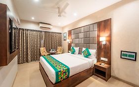 Treebo Premium Nova Candolim With Pool And Spa